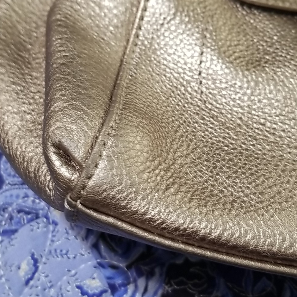 B. Makowsky gold purse. - Picture 9 of 15